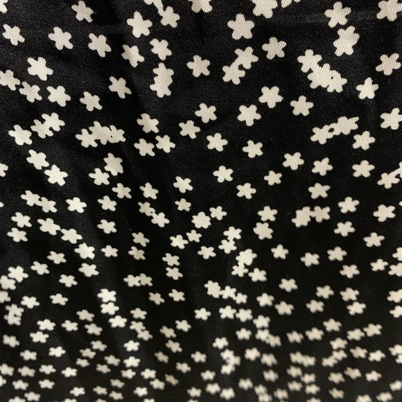 Express Black and White womens top full sleeve size US M Floral print - Picture 3 of 5